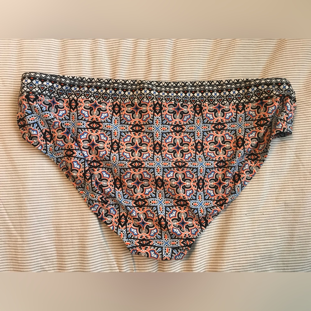 Patterned Bikini Set - Picture 3 of 7